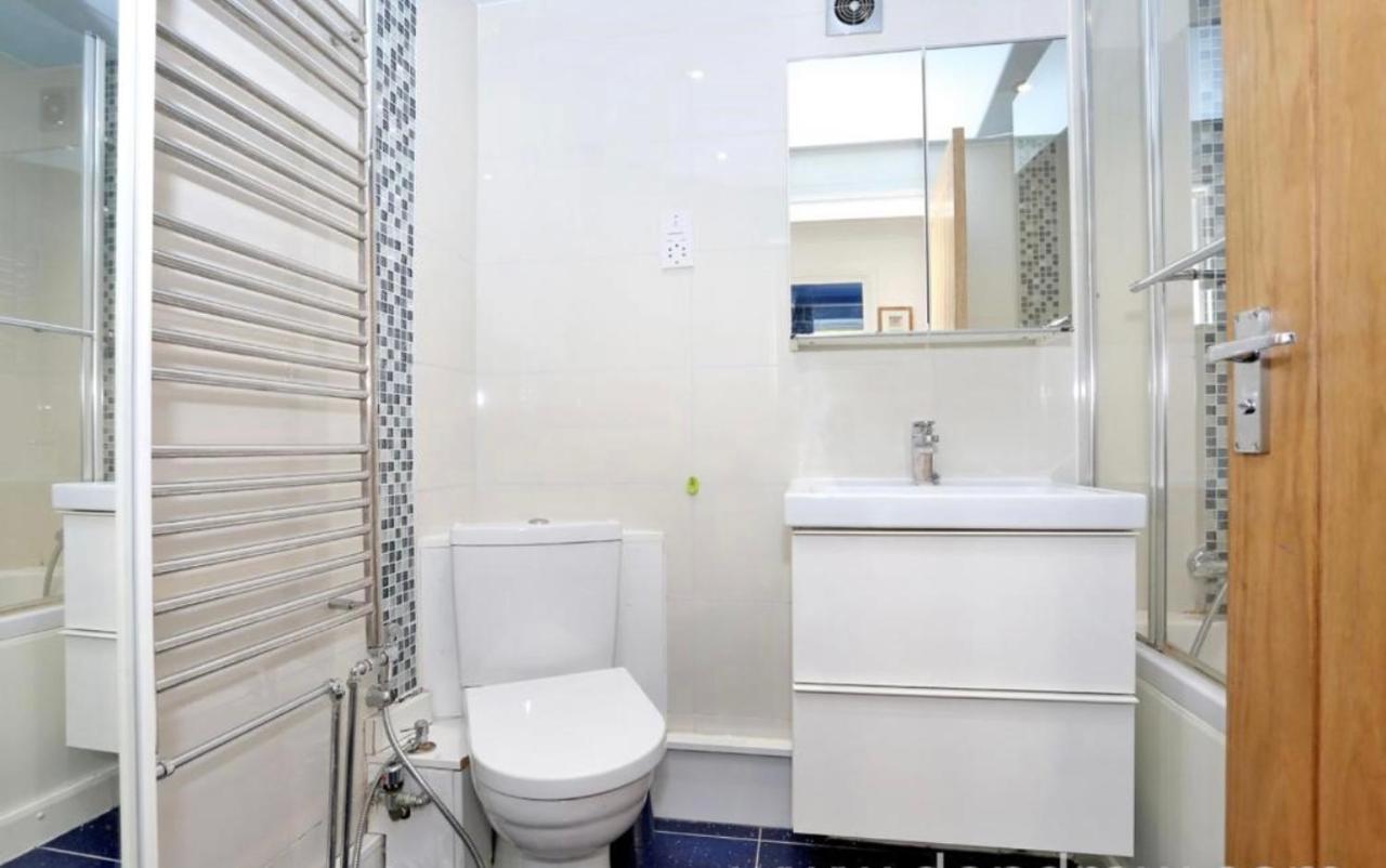 Luxury Double Blue Room Лондон Экстерьер фото